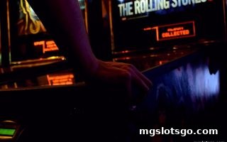 从mg电子看电子游艺与传统游戏的核心分野——玩法、体验与策略深度解析