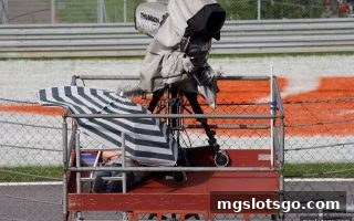 mg电子支招：足球直播观赛与捕鱼炮台双攻略，看球娱乐两不误